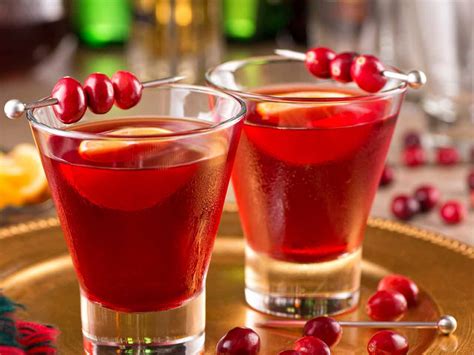 Ring in christmas and new year's eve with these easy christmas cocktails that are sure to wow anyone. Christmas cocktail ideas - Saga