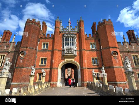 East Molesey Uk May 26 2015 A View Of Hampton Court Palace A