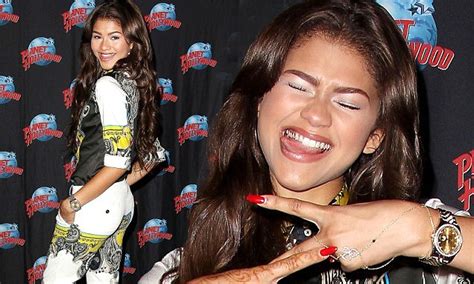 Zendaya Coleman 17 Cant Help But Pull Funny Faces As She Poses In