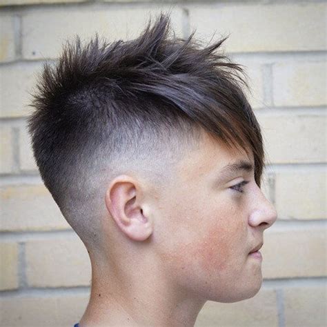 Coupe De Cheveux Un Coté Court Un Coté Long