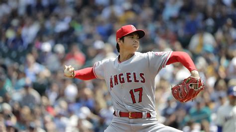 Shohei Ohtani fights off boos from M's fans in strong start