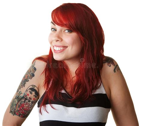 Giovane Donna Fiera Con I Tatuaggi Immagine Stock Immagine Di Sfondo Fiero 27393985