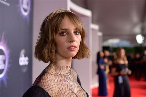 Maya Hawke Was ‘kicked Out Of School Due To Dyslexia New York Daily News