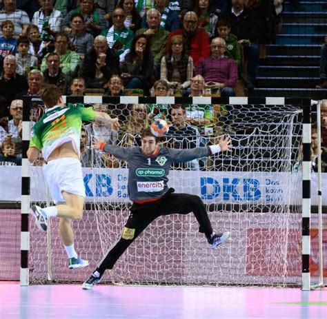 Sport training handball handball nationalmannschaft trainer deutsche handball nationalmannschaft. Zwei negative Tests: Handball-Torwart reist nach Italien ...