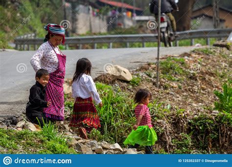 hmong-ethnic-minority-family-vietnam-editorial-photography-image-of-green,-minority-125352337