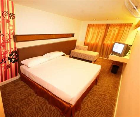 The suites of the hotel which is flower themed have all feather pillows. Theme Park Hotel, Genting Highlands Hotel - overview