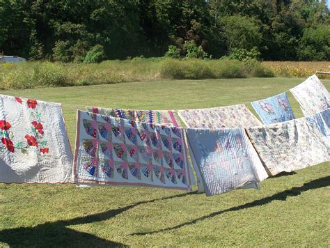 Quilts Airing On The Clothesline Country Charm Country Life Picnic