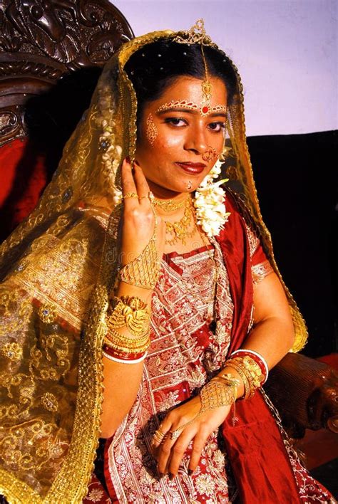 Indische Braut U Bräutigam Redaktionelles Stockfotografie Bild Von Frau Kleid 50637487