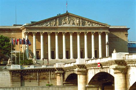 Son adoption définitive est prévue le 29 juin. Dicas Práticas de Francês para Brasileiros: Tour Eiffel e ...