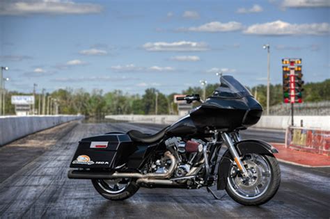 This is why the v twin drag bike racing class is so interesting bagger vs ebr vs aprilia vs harley. Harley and AHDRA Launch New Bagger Racing Class ...