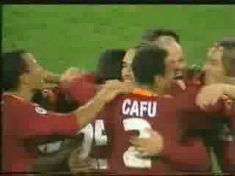 Geçen 9 yıl boyunca fiorentina'da oynayan batistuta, eski takımına karşı oynadığı ilk maçta golünü de atmasını bildi. Batistuta in ROMA-FIORENTINA - YouTube