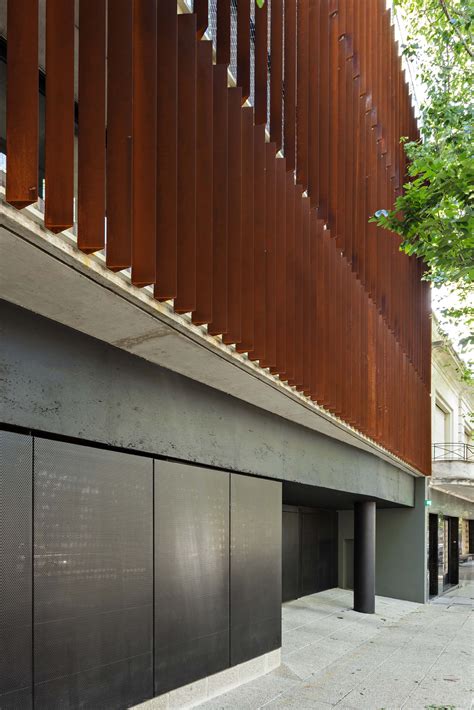 Maybe you would like to learn more about one of these? Quiebravistas vertical de acero corten. Hip Conde. Estudio ...