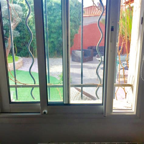 Bonjour, je voudrais isoler le bas d'une porte d'entrée avec un bas de porte pivotant (ou plinthe pivotante). MENTOR | Alu - PVC - Stores | Entrebailleur MENTOR pour ...
