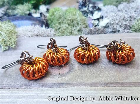 Chainmaille Pumpkin earrings 😁 The pumpkins are an original design by