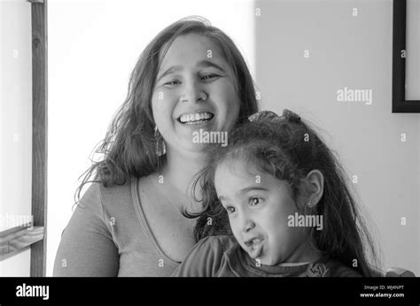 Retrato De Una Madre Y Su Hija Fotografías E Imágenes De Alta