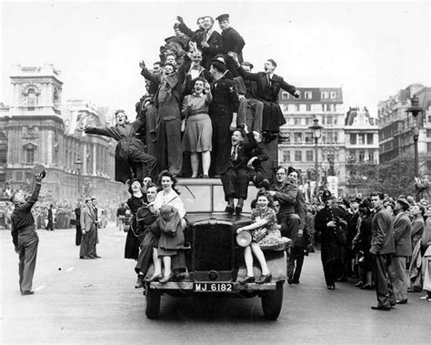 Ve Day 1945 Photos What Happened In 1945 Uk Erupts In Celebration For