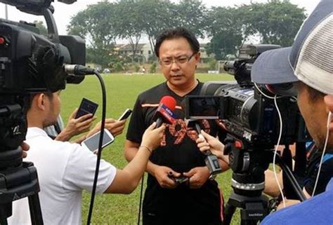 Ini tidak bermakna astro tidak boleh terus menyiarkan perkhidmatan televisyen mereka. 'Bola sepak tiada masa depan kerana masalah gaji' - Kim ...