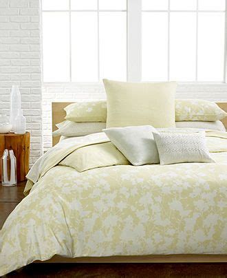 Reinvigorate the look of your bed with the luxurious modern cotton bedding collection from calvin klein. Calvin Klein Bedding, Portofino Comforter and Duvet Cover ...