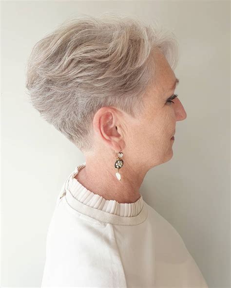 100 Gorgeous Short Hairstyles For Women Over 50 In 2022 2023