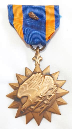 Us Wwii Era 1941 1948 Metal Insignia Air Medal With Oak Leaf