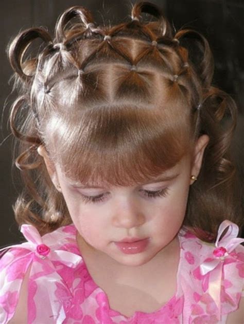 Quelle coiffure pour une petite fille ? Coiffure bébé fille - 62 idées faciles et trop mignonnes