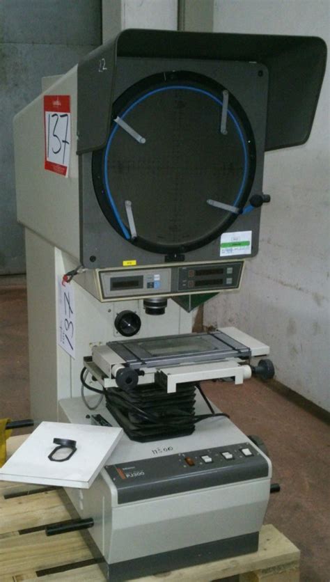 Mitutoyo Pj300 Optical Profile Projector