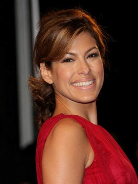 She began acting in the late 1990s. 45 Frisuren für langes Haar - Trends bei den Stars