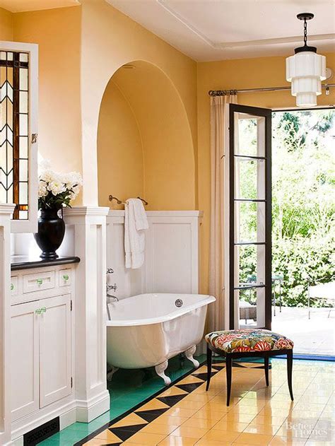Clawfoot tub with a paw is a traditional design. Footed Bathtub Ideas | Bathroom design inspiration ...