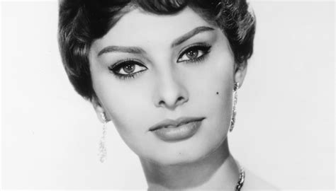 Sofia villani scicolone, known as sophia loren to the hollywood industry, was born on the 20th of september in the year 1934. Confira 10 mulheres que marcaram os anos de 1950 e são ...