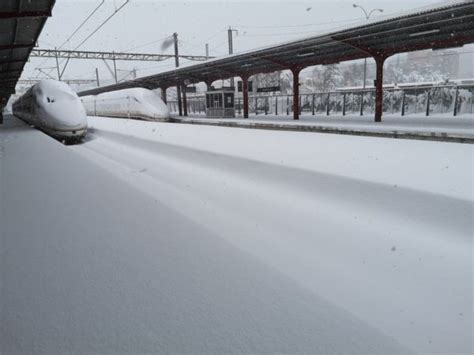 Het treinverkeer in duitsland ondervind aanzienlijke hinder van het winterse weer. Treinverkeer Spanje blijft gehinderd door sneeuw