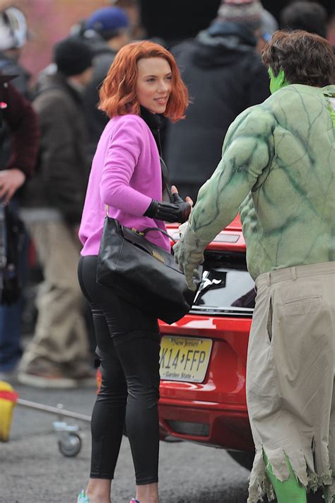 Red Hot Scarlett Johansson Wears Wig And Slips Back Into Black Widow Catsuit To Picnic Amalito