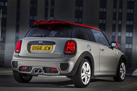 Mini Reveals Updated 2019 Cooper S Jcw For Europe Carscoops