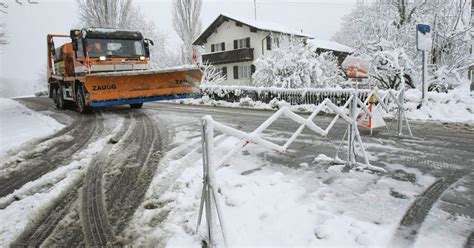 Staus Und Unfälle Schnee Chaos Auf Schweizer Strassen Blue News