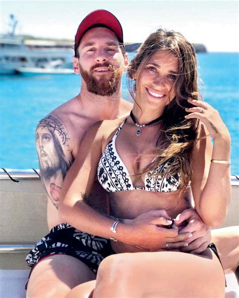 lionel messi s fiancee antonella shows off sexy figure in a bikini