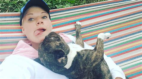 Finden sie hier traueranzeigen, todesanzeigen und beileidsbekundungen aus ihrer tageszeitung oder passende hilfe im trauerfall. Mia Rose mit Hund: Melanie Müller kriegt wieder Mama ...