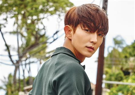 He rose to fame on his first leading role playing a clown in the critically acclaimed film the king and the clown (2005). Lee Joon Gi Reveals He Wants To Be In A Romantic Comedy ...