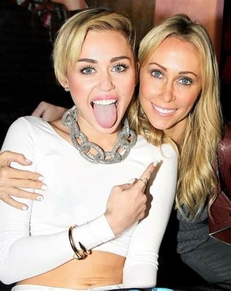 Miley And Tish Cyrus Miley Cyrus Photoshoot Miley Cyrus Miley Cyrus Pictures