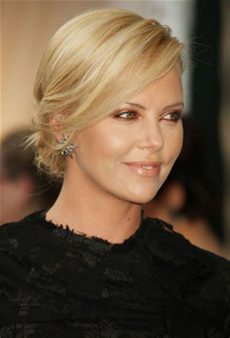 If you're thinking of cutting your hair short this autumn, looking no further for inspiration than charlize theron's new dramatic chop. Charlize Theron Short Hair
