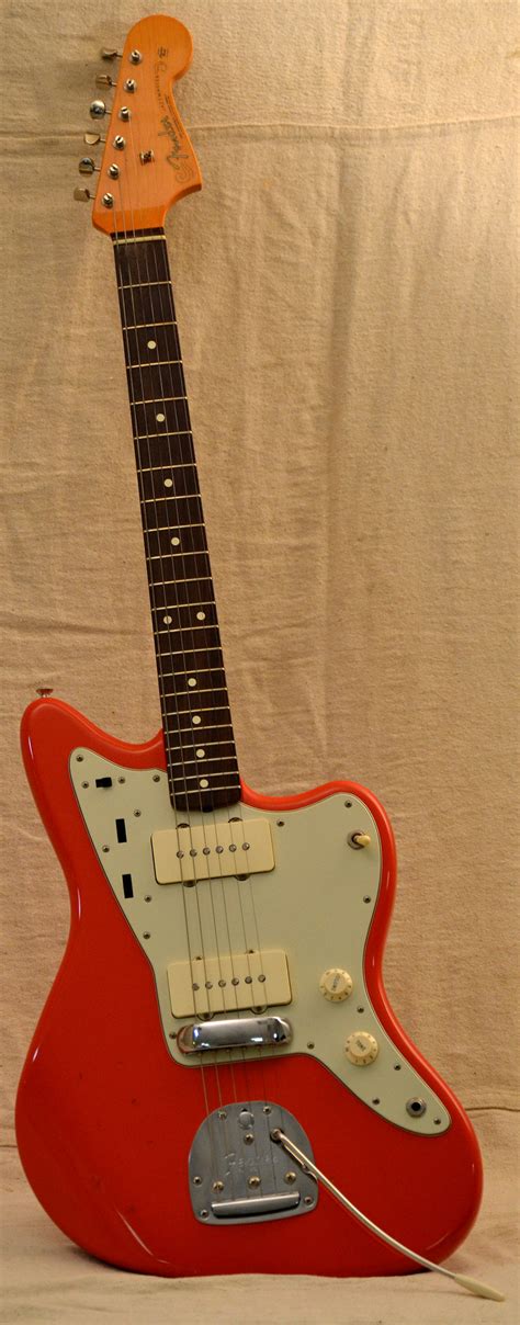 The jazzmaster / jaguar tremolo system is a unique proposition in the guitar world. Recent Fender Jazzmaster Re-issue USA | Stardust Vintage ...