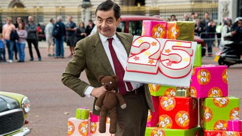 Mr Bean Feiert Seinen 25er Vor Dem Buckingham Palace Sn At