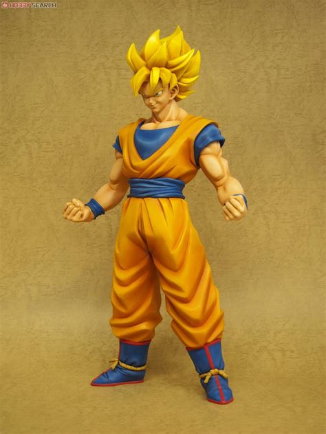 All dragon ball fans out there will surely love this dragon ball toys and add these dragon ball super toys to your awesome dragon ball collection. Gigantic Series Son Goku (Super Saiyan) (PVC Figure) 46cm. | Funko Universe, Planet of comics ...