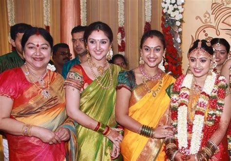 Marital status, husband and children. Manjula Vijayakumar Family Photos - FamilyScopes