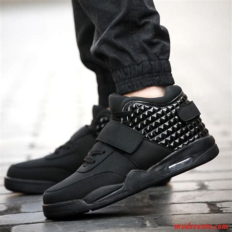 La basket pour homme, ou sneakers, vous accompagnera dans vos activités de tous les jours. Basket Montante Homme Blanche Bleu Palevioletred Mc20074