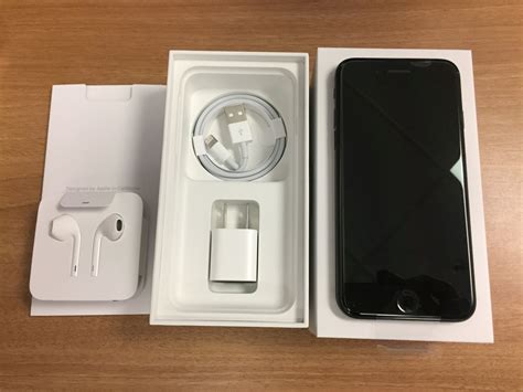 Unboxing apple's iphone 7 plus. iPhone 7 Unboxing Pictures