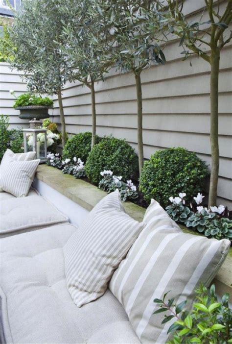 Pinning inspirational ideas for your small garden / space. 21 Design Ideas for Small Gardens