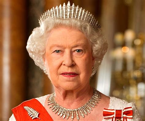 A Biography About Queen Elizabeth 2