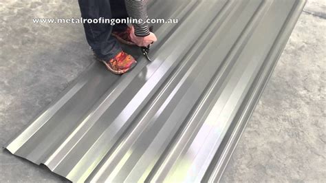 How To Cutting A Trimdek Roof Sheet Metal Roofing Online Youtube