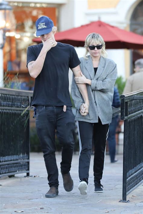 Check out the latest pictures, photos and images of cody simpson from 2020. MILEY CYRUS and Cody Simpson Out in Calabasas 01/23/2020 ...