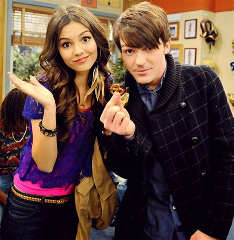Victoria Justice And Drake Bell Thats A Nice Pretzel Drake Drake Y