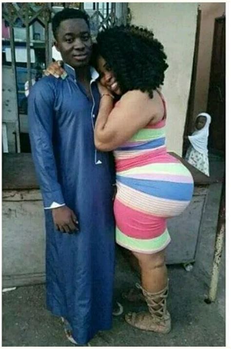Ghanaian Slay Queen Gets Mobbed Over Her Massive Backside Photos Romance Nigeria